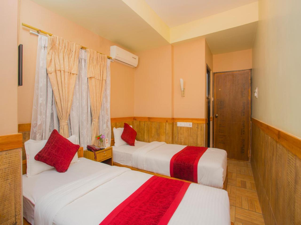 Grand Shivalaya Hotel And Restro Похара Екстериор снимка