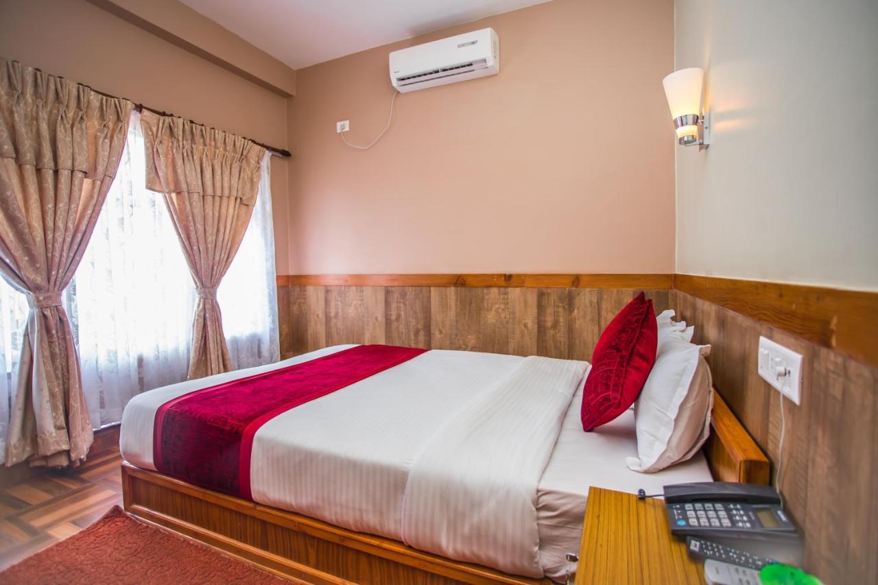 Grand Shivalaya Hotel And Restro Похара Екстериор снимка