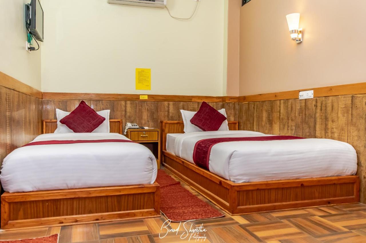 Grand Shivalaya Hotel And Restro Похара Екстериор снимка
